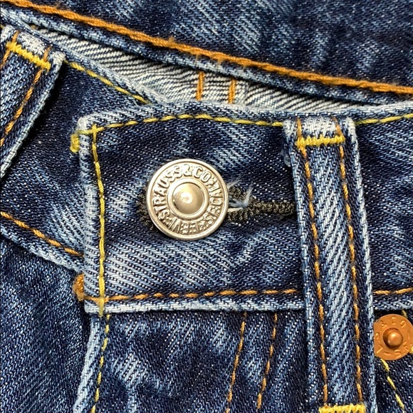 Levi’s Dark Wash Cutoff Jean Shorts - Size 2 - Picture 4 of 7